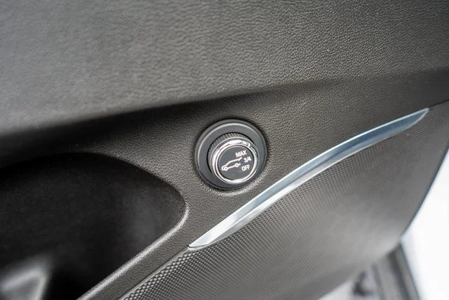 Used 2024 White Buick Essence image 23