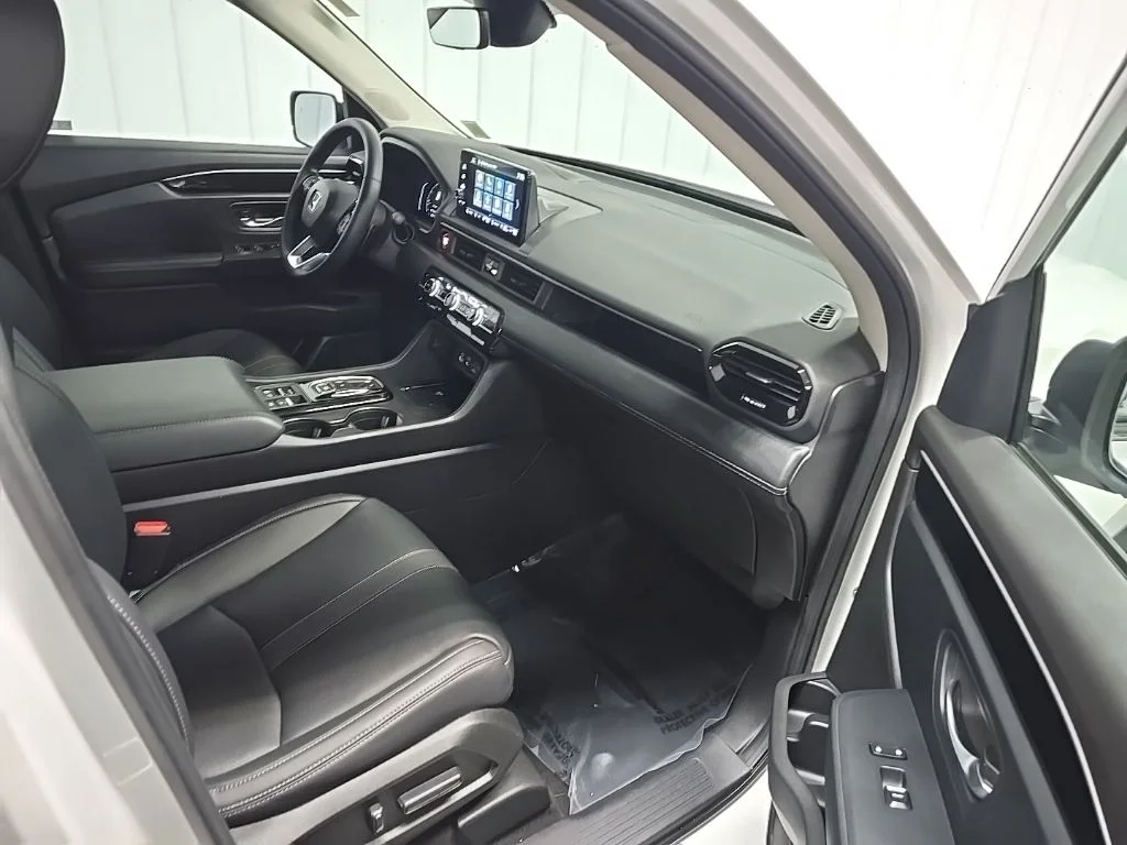 Used 2023  Honda EX-L image 17