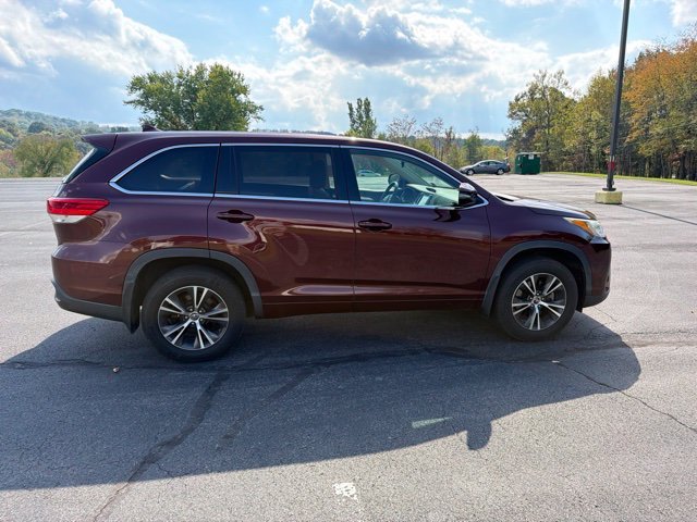 Used 2017 Red Toyota LE Plus image 5