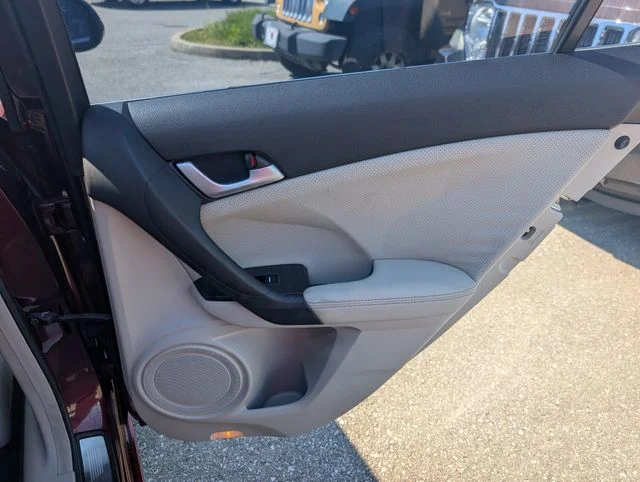 Used 2011 Red Acura 2.4 image 19