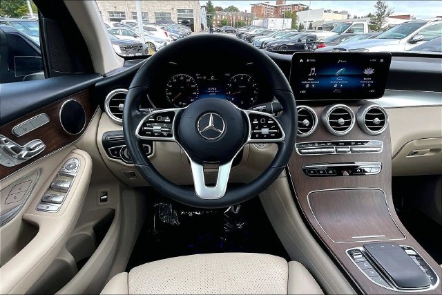 Used 2021 Blue Mercedes-Benz GLC 300 image 4