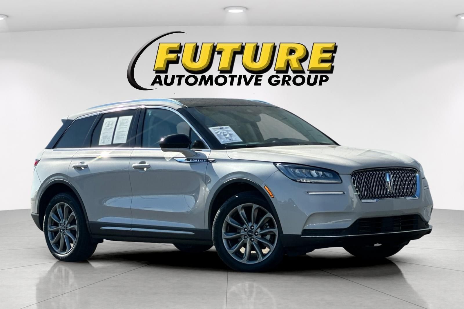 Used 2022 White Lincoln Standard image 1