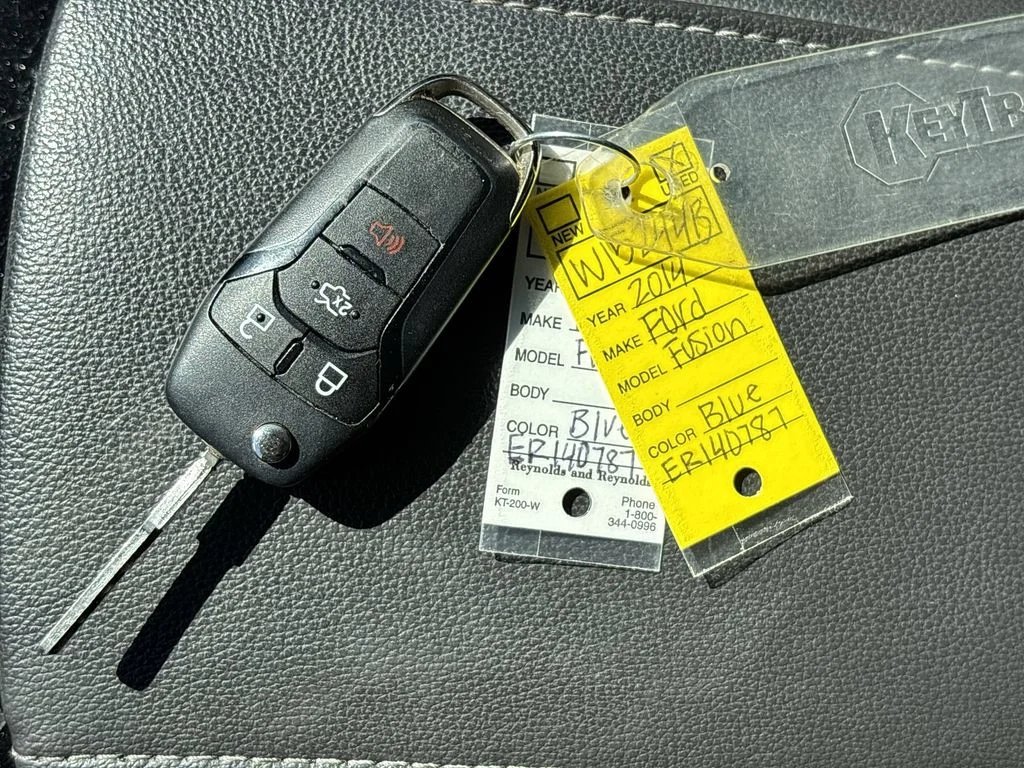 Used 2014 Blue Ford SE image 17
