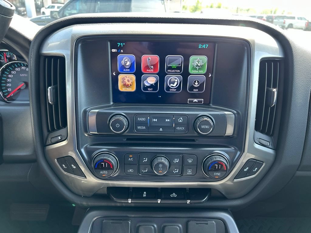 Used 2018 SUMMIT WHITE Chevrolet LT image 26