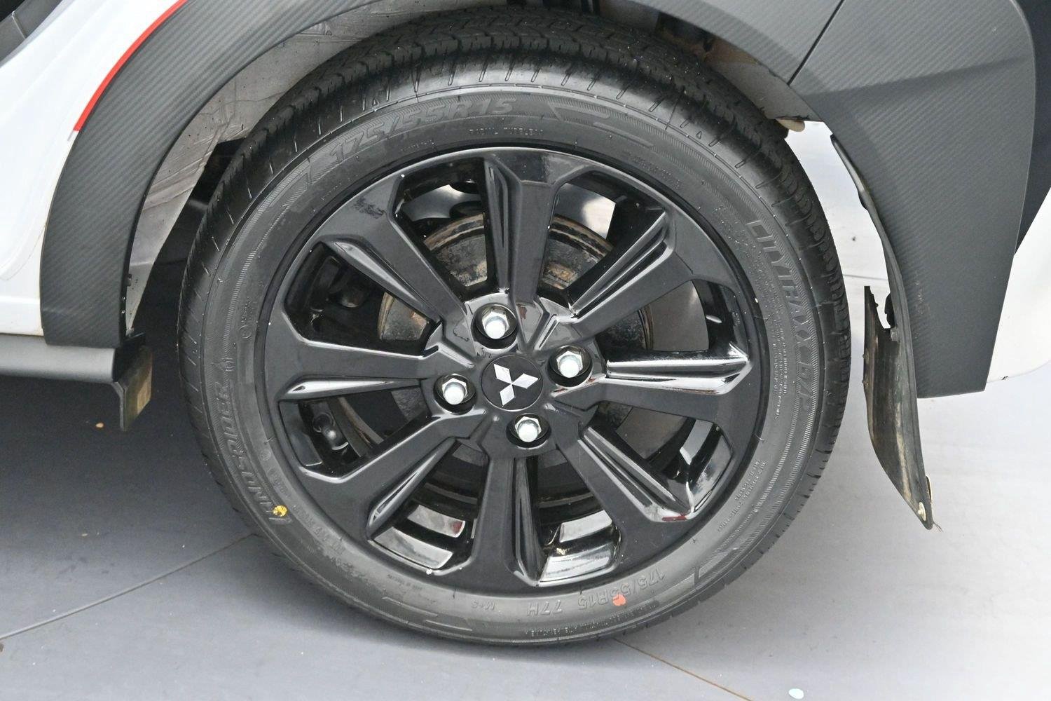 Used 2024 White Diamond w/Black Roof Mitsubishi Ralliart image 27