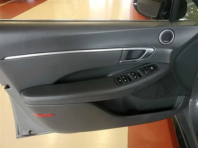 Used 2022 Gray Hyundai SEL Plus image 6