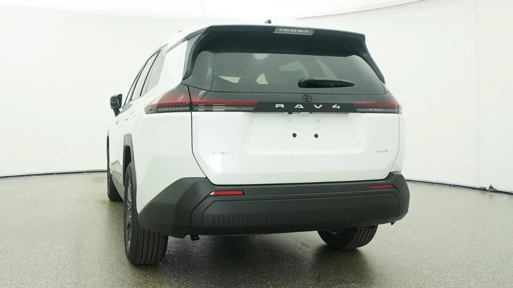 New 2026 Wind Chill Pearl Toyota XLE Premium image 41
