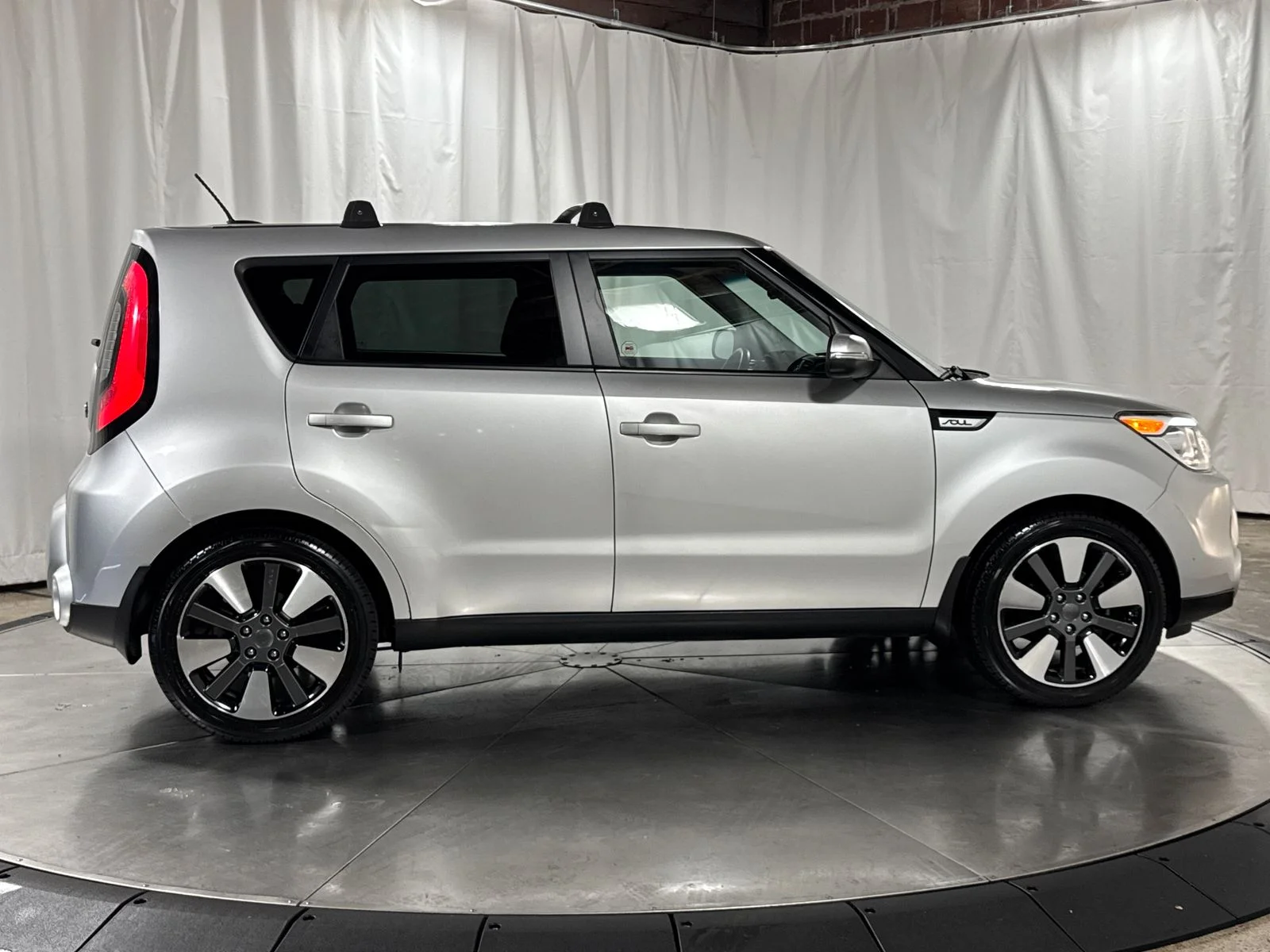 Used 2014 Bright Silver Kia Exclaim image 6