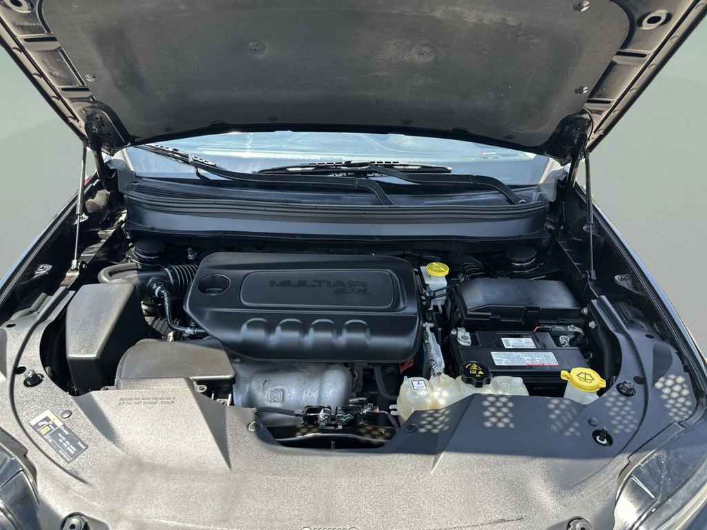 Used 2019 Black Jeep Latitude Plus image 40