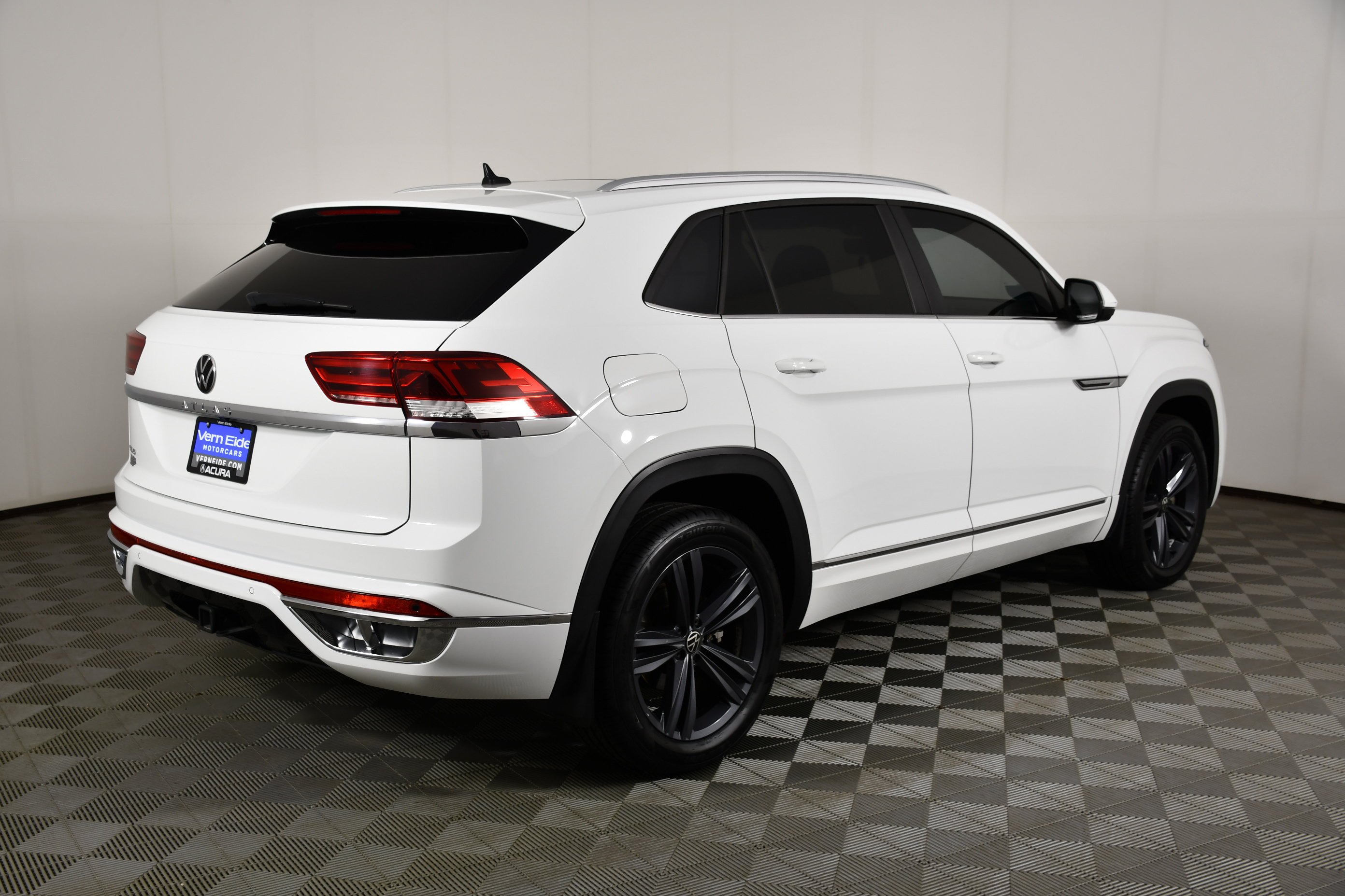 Used 2021 Pure White Volkswagen 3.6L V6 SE w/Technology R-Line image 6