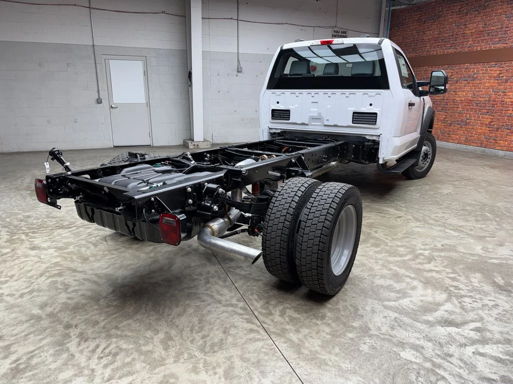 New 2026 Oxford White Ford F-450® XL image 5
