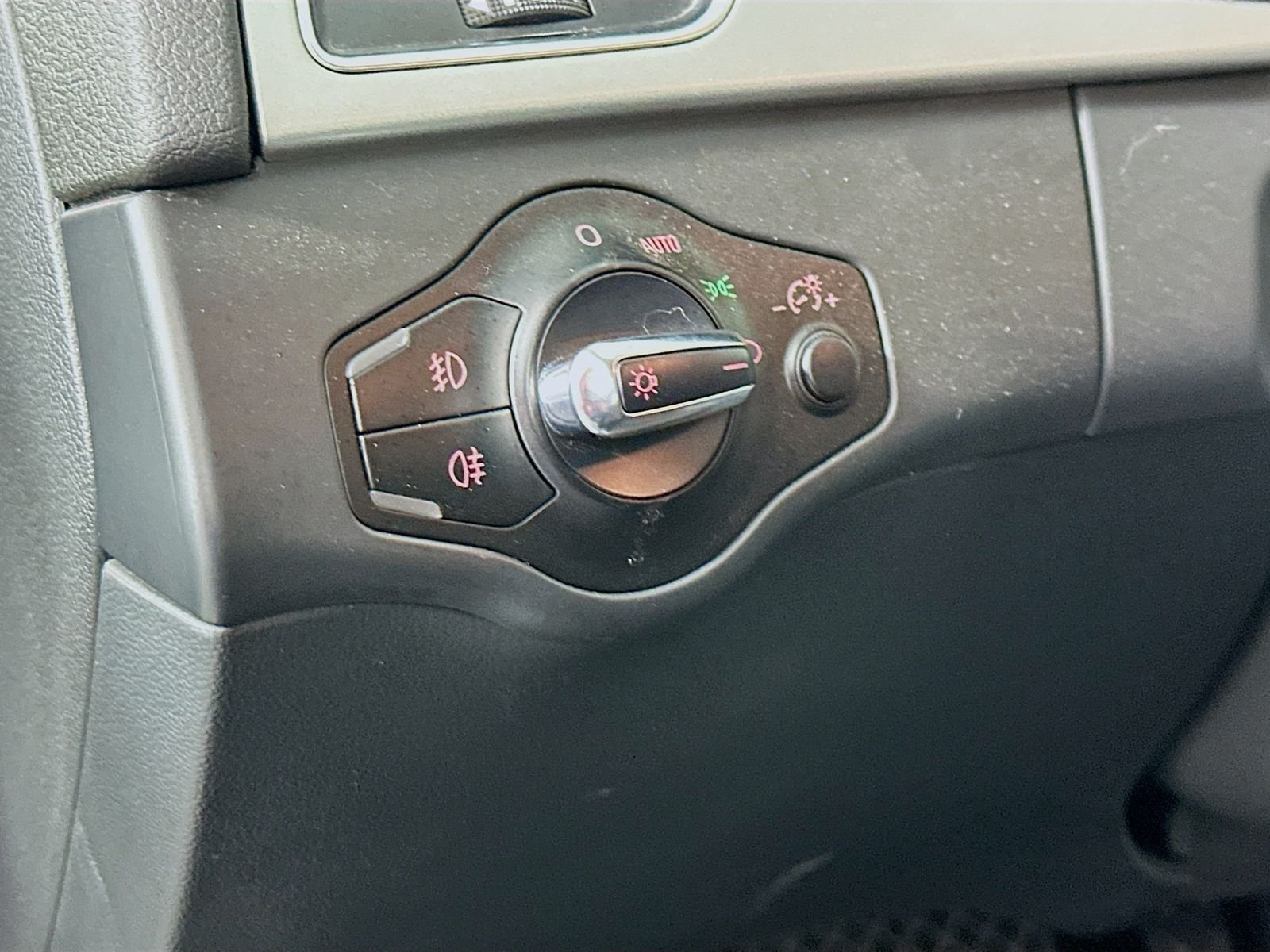 Used 2009 Brilliant Black Audi 2.0T Premium image 9
