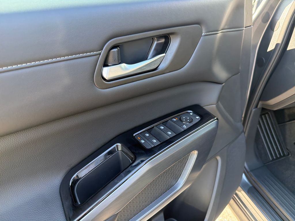 New 2026 Nissan Pathfinder SL 4D Sport Utility