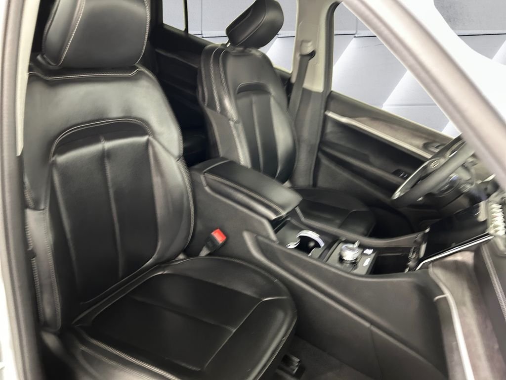 Used 2023 Silver Jeep Limited image 14