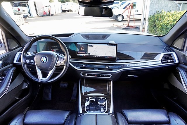 Used 2025 White BMW xDrive50e image 27