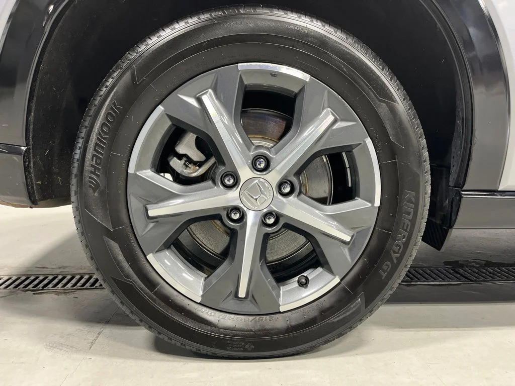 Used 2025 Lunar Silver Metallic Honda AWD EX-L image 34