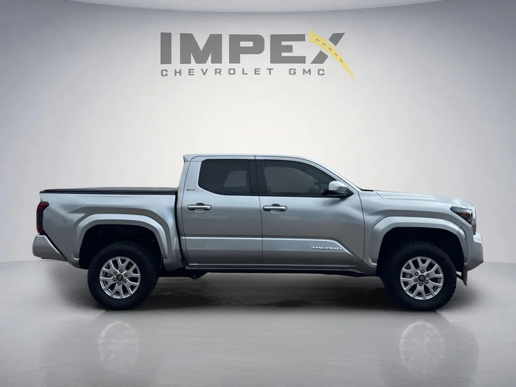 Used 2025  Toyota SR image 6
