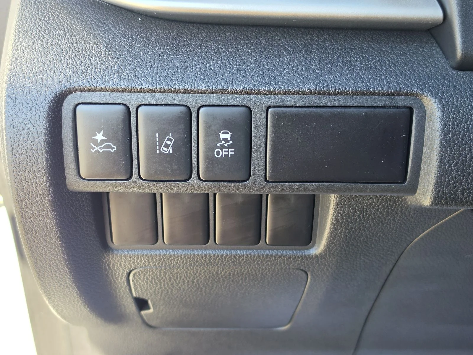 Used 2024  Mitsubishi  image 31