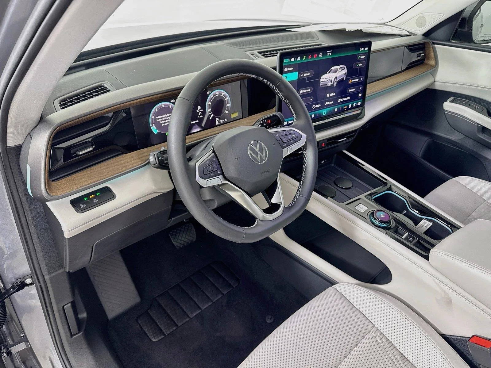 New 2027 Silver Mist Metallic Volkswagen SE w/Technology image 9