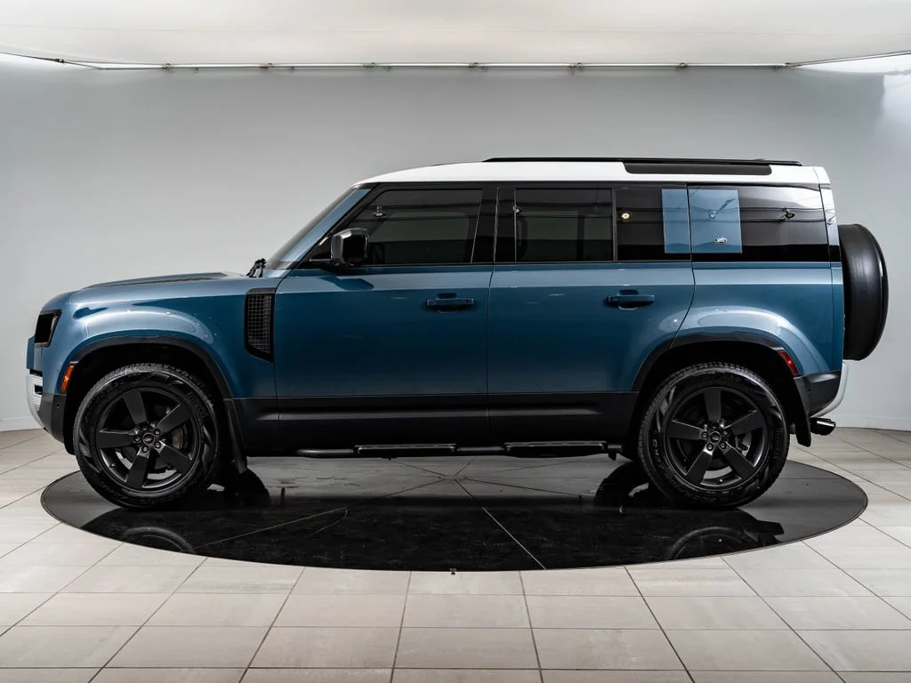 Used 2024 Tasman Blue Metallic Land Rover S image 5