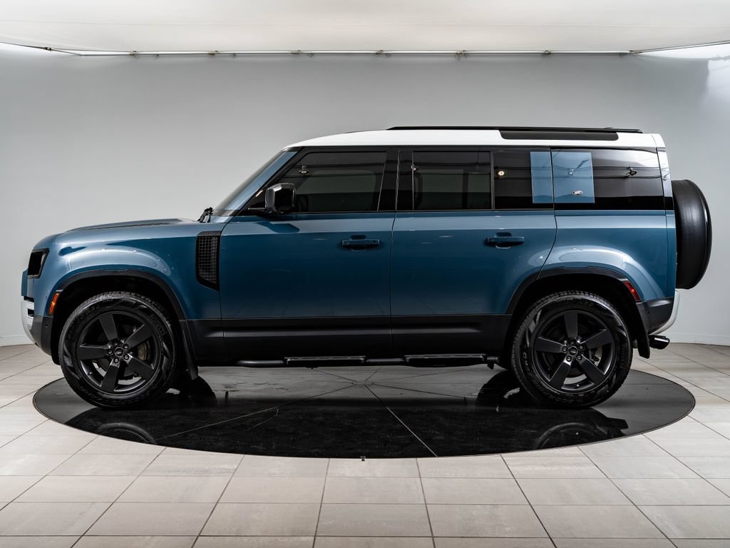 Used 2024 Tasman Blue Metallic Land Rover S image 5