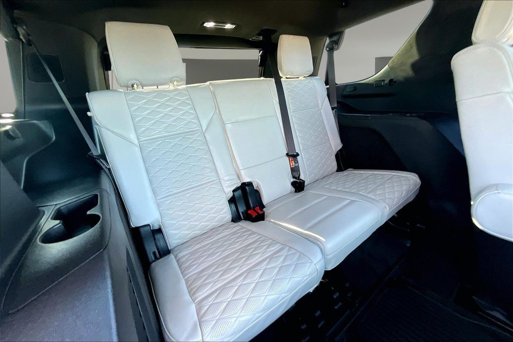 Used 2025 Green Cadillac V-Series image 30