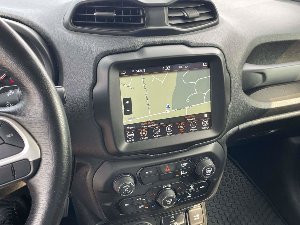 Used 2023 White Jeep Latitude image 17