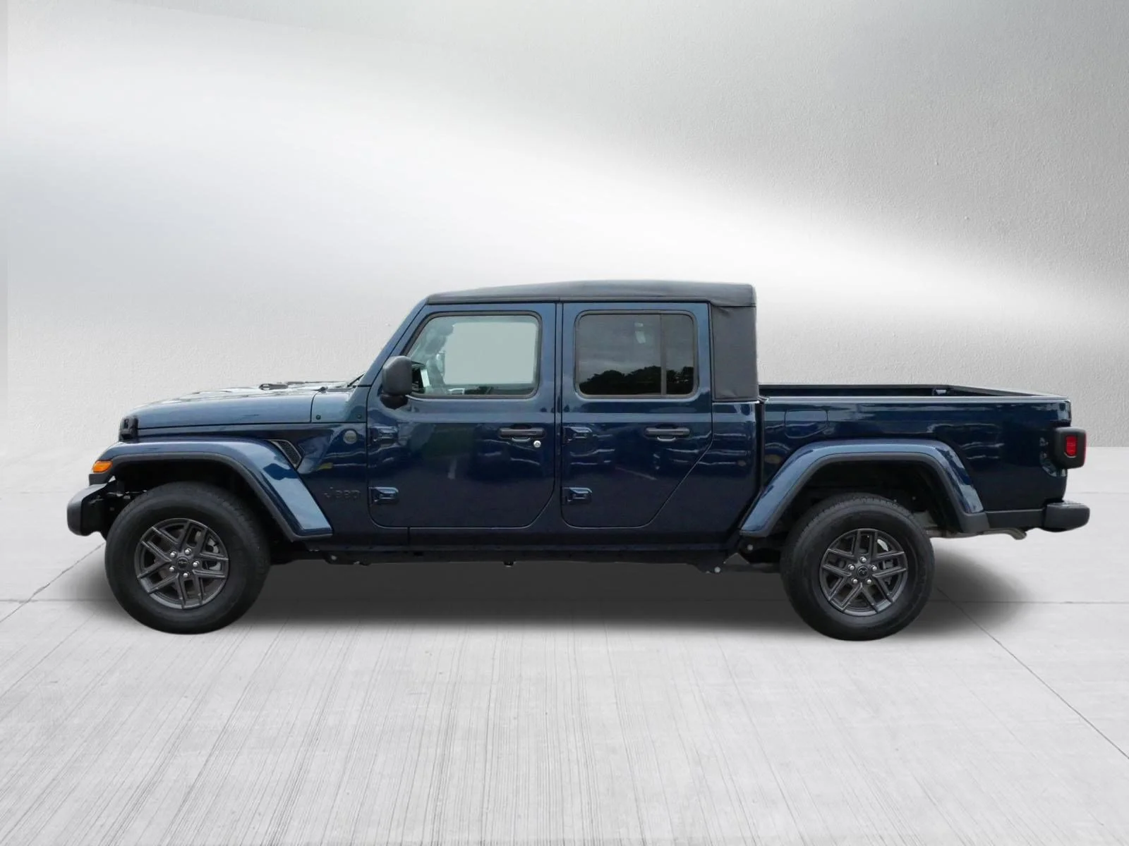 Used 2025 Fathom Blue Pearlcoat Jeep Sport S image 4