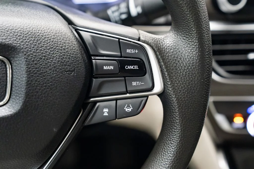 Used 2018  Honda LX image 15