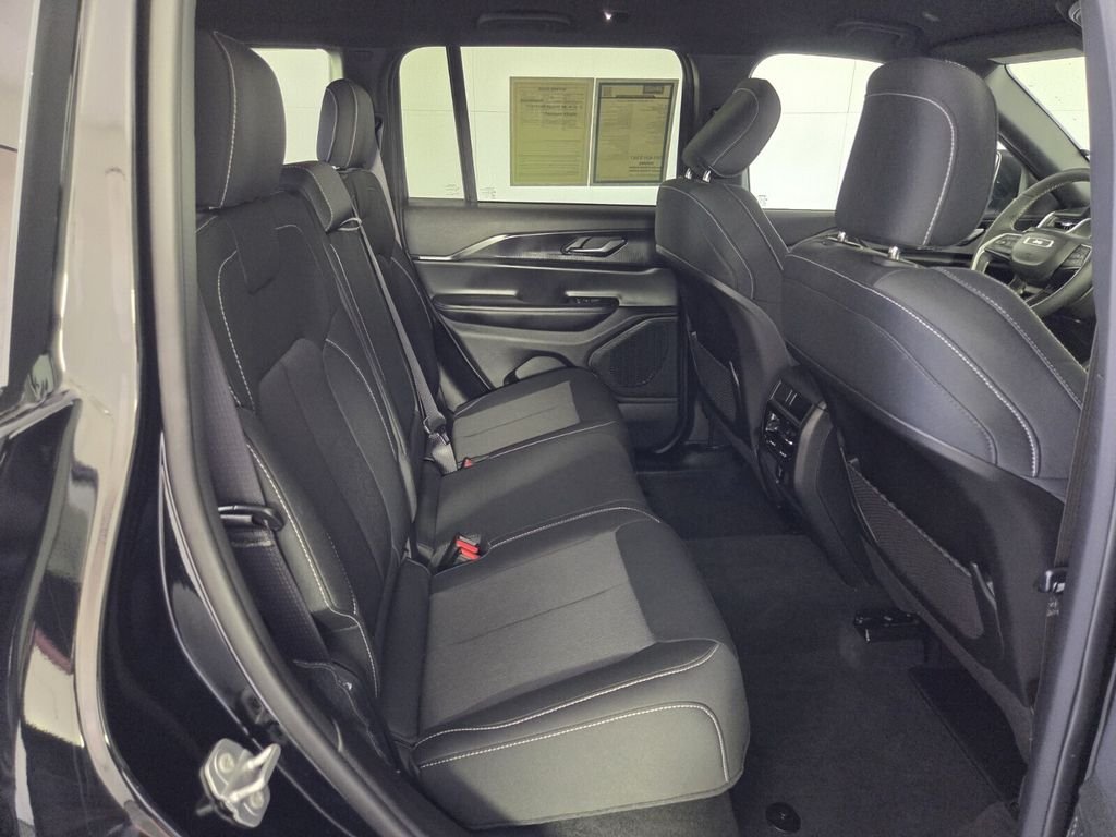 2025 Jeep Grand Cherokee Laredo - Photo 30