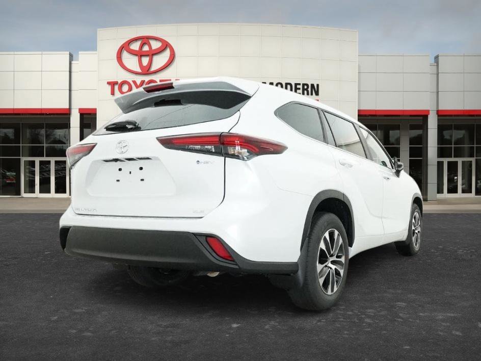 New 2026 Wind Chill Pearl Toyota Hybrid XLE image 9
