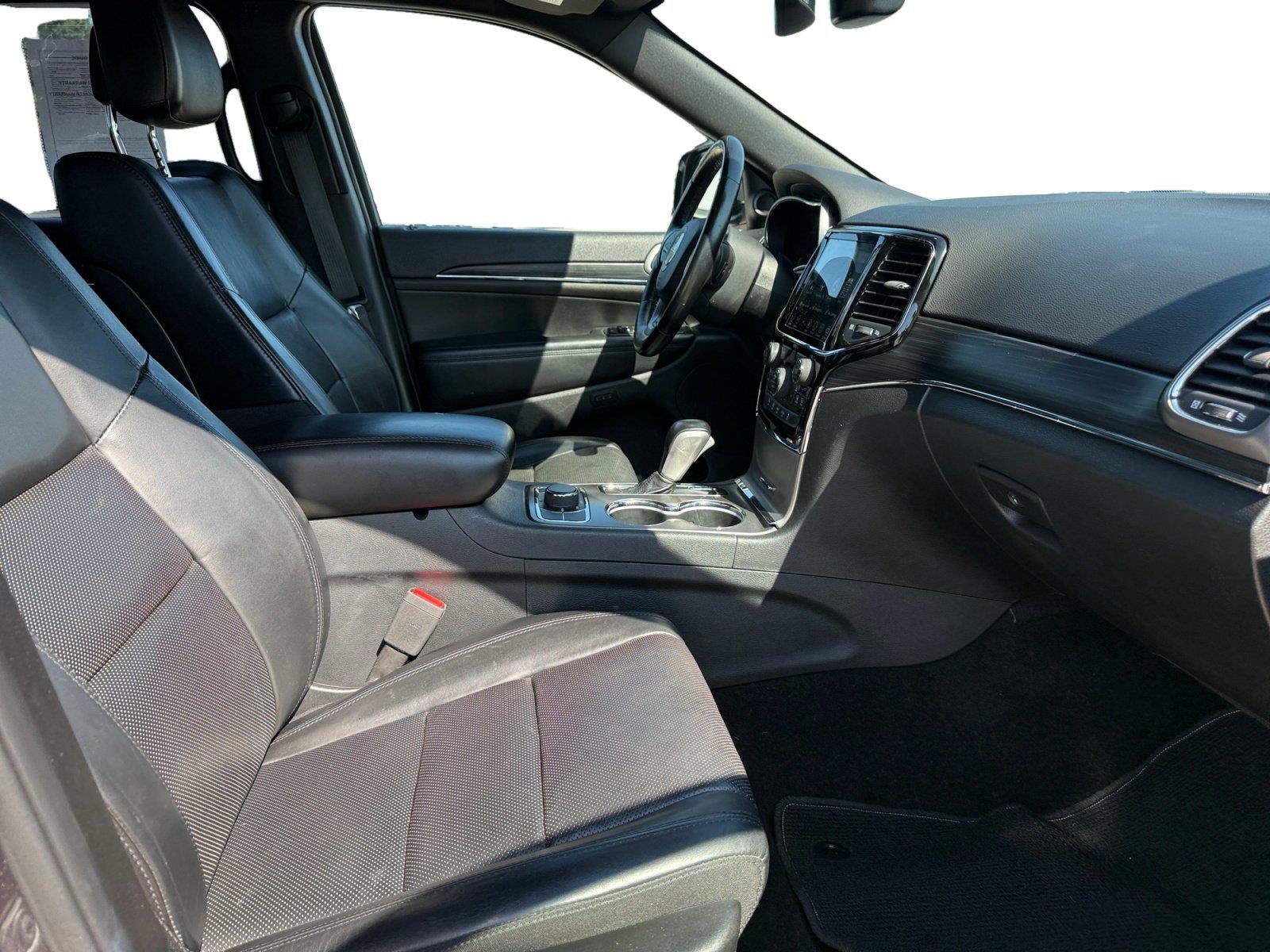 Used 2020 Diamond Black Crystal Pearlcoat Jeep Limited image 20