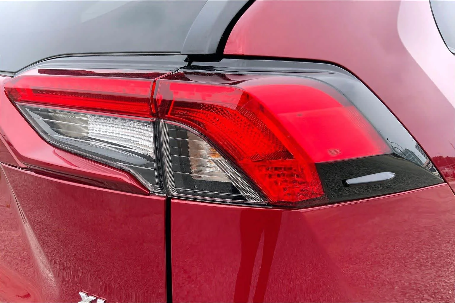 Used 2025 Ruby Flare Pearl Toyota XLE image 30