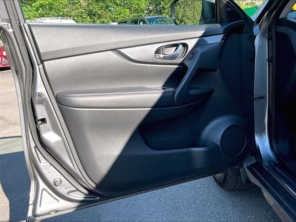 Used 2018 Gun Metallic Nissan S image 9