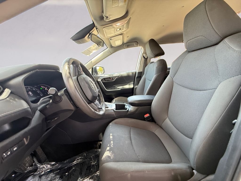 Used 2025 White Toyota LE image 10