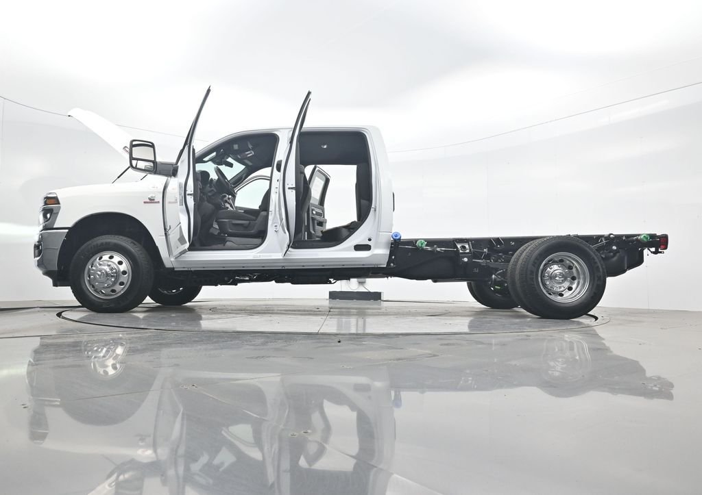 New 2026 Bright White Clearcoat RAM Tradesman image 49