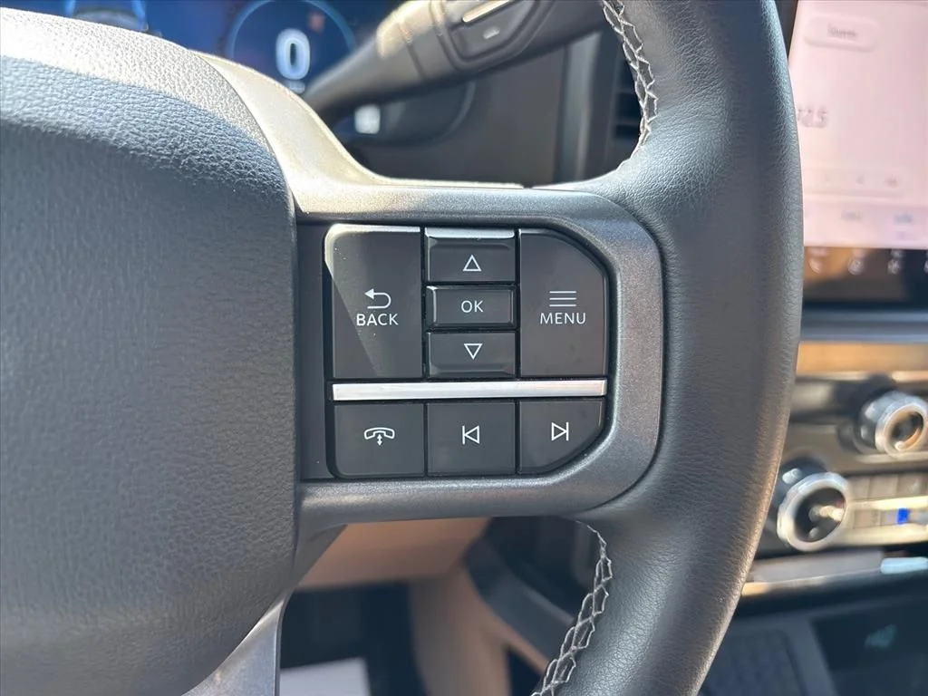 Used 2025 White Ford Lariat image 29