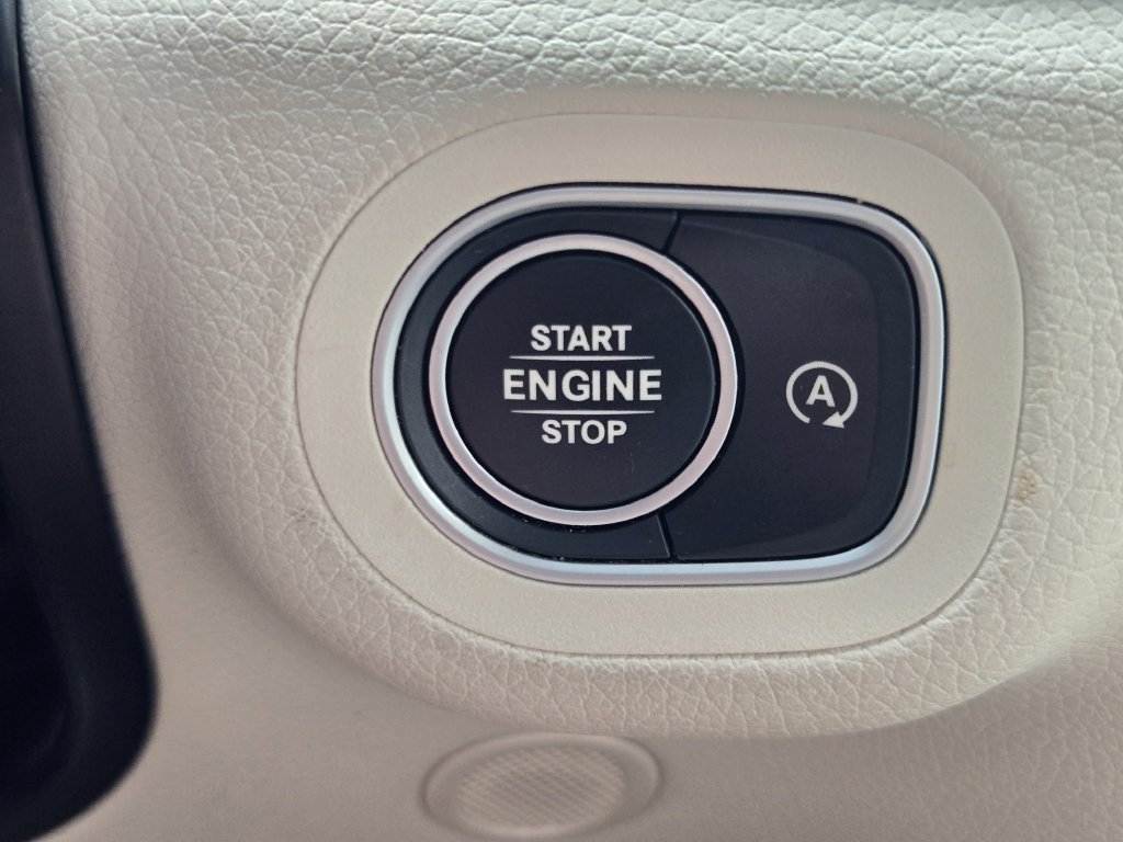 Used 2024 White Mercedes-Benz GLS 450 image 21