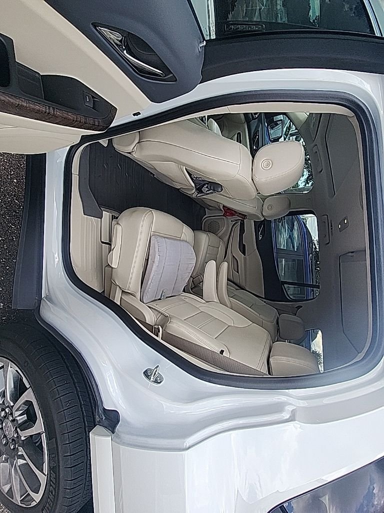 Used 2023 White GMC Denali image 13