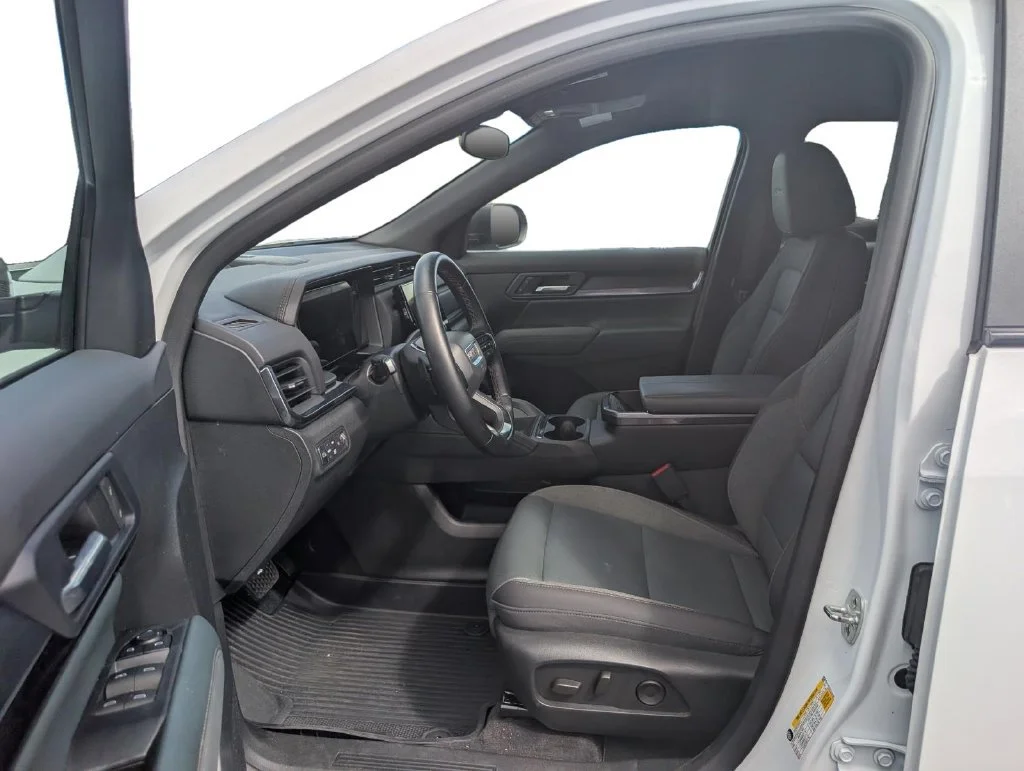 Used 2026 Summit White GMC AT4 image 13
