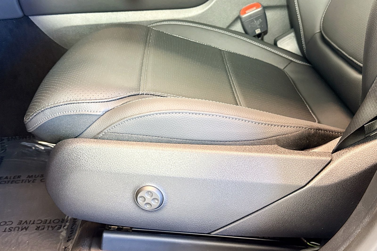 New 2026 Graphite Grey Metallic Mercedes-Benz GLC 300 image 17