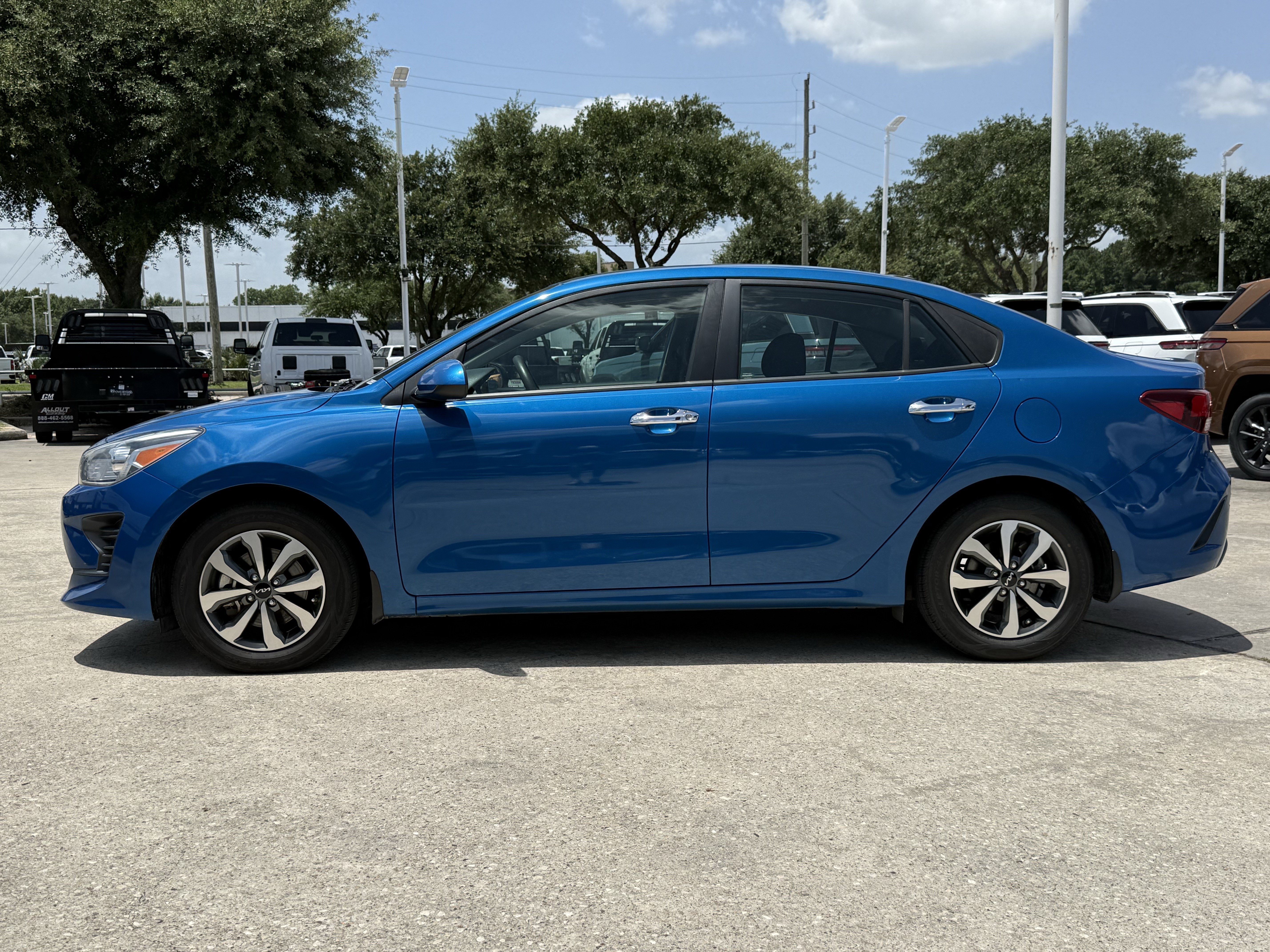 Used 2023 Sporty Blue Kia S image 7