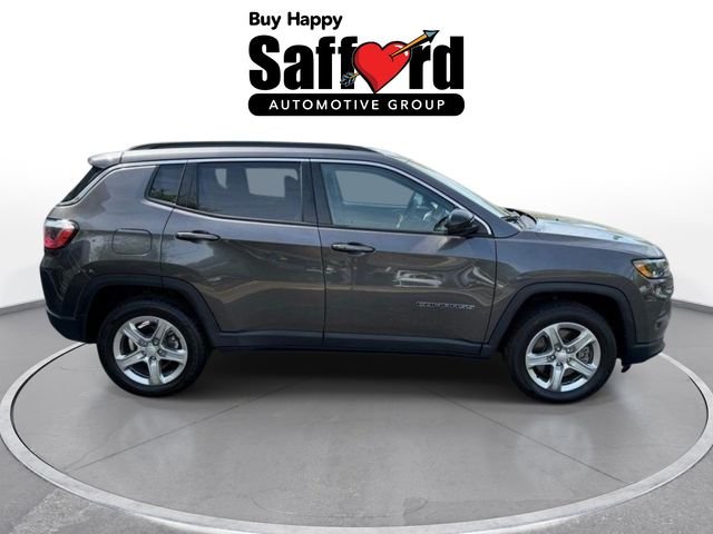 Used 2024  Jeep Latitude image 8