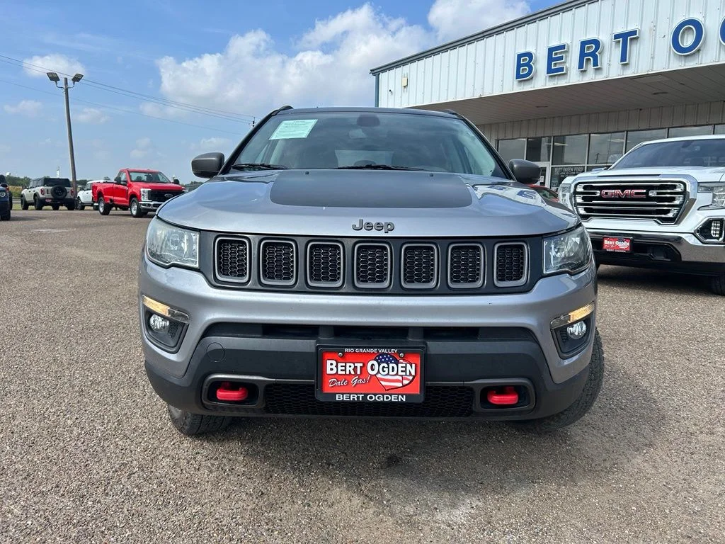 Used 2019 Silver Jeep Trailhawk image 2