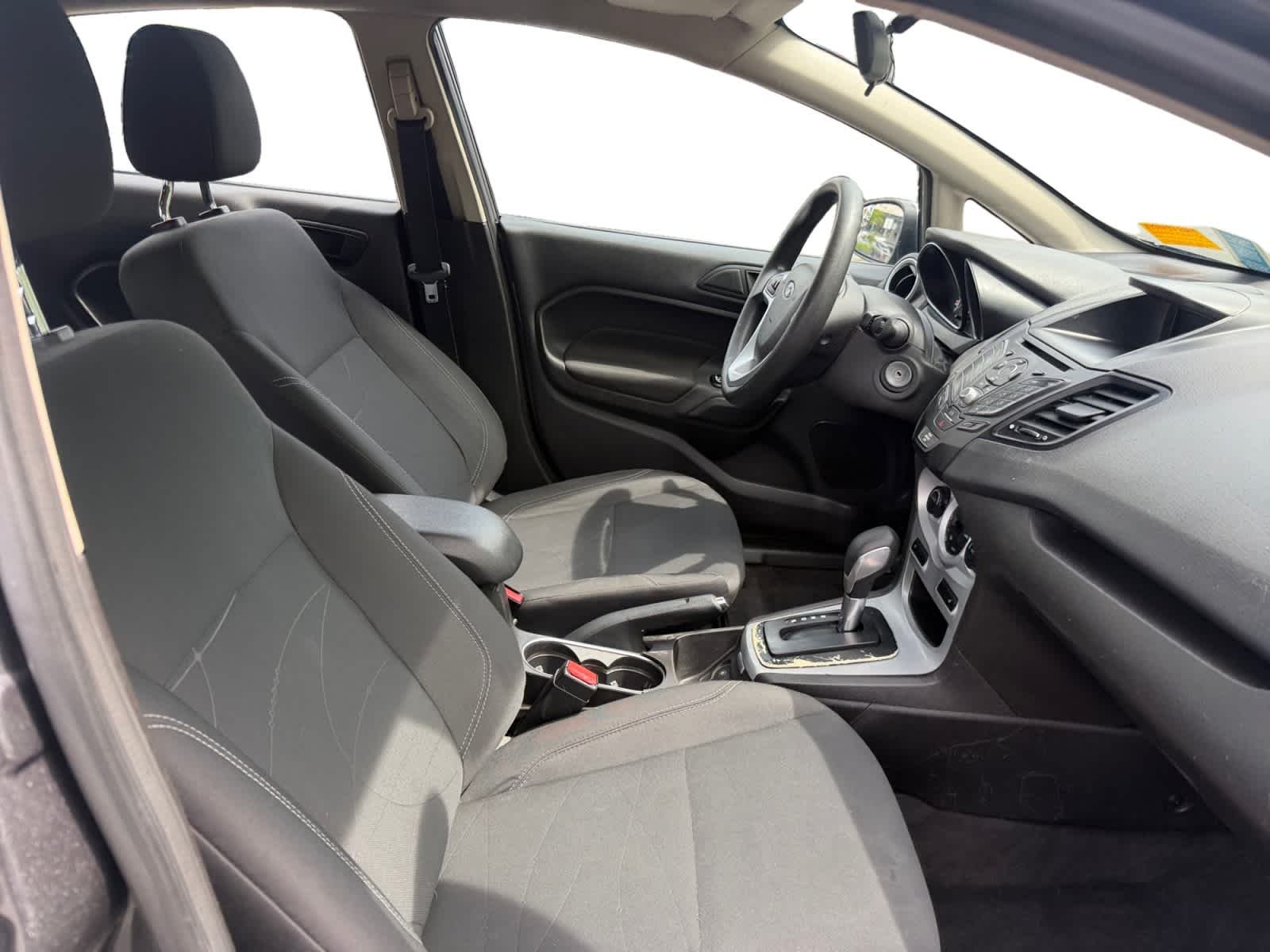 Used 2019 Magnetic Metallic Ford SE image 16