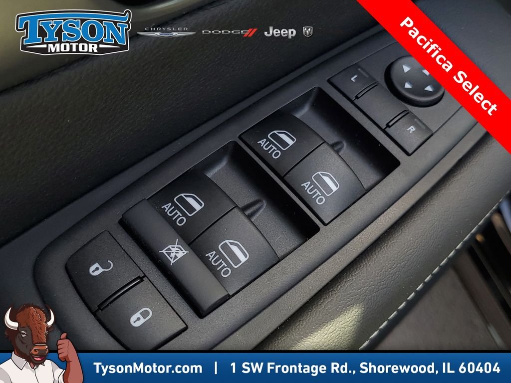 New 2026 Diamond Black Crystal Pearl-Coat Exterior Paint Chrysler Select image 23