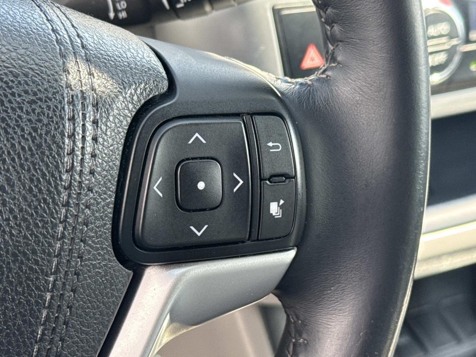Used 2015 Predawn Gray Mica Toyota XLE image 24