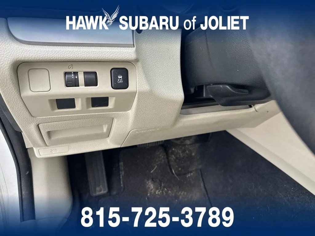 Used 2014 Satin White Pearl Subaru 2.0i Premium image 11