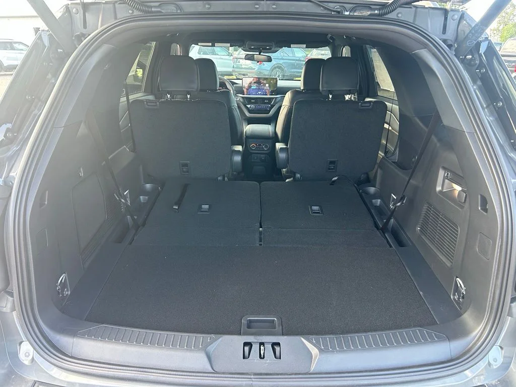 New 2026 Carbonized Gray Metallic Ford Tremor® image 21