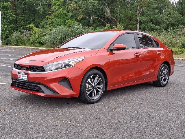 Used 2022 Red Kia LXS image 4